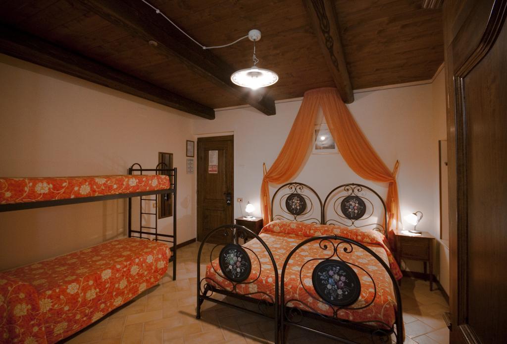 Agriturismo Vecchio Gelso Ortezzano Pokoj fotografie